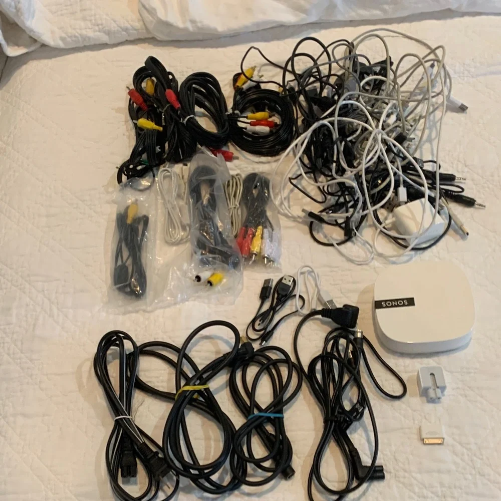 Huge lot of electronic cables, wires, etc.